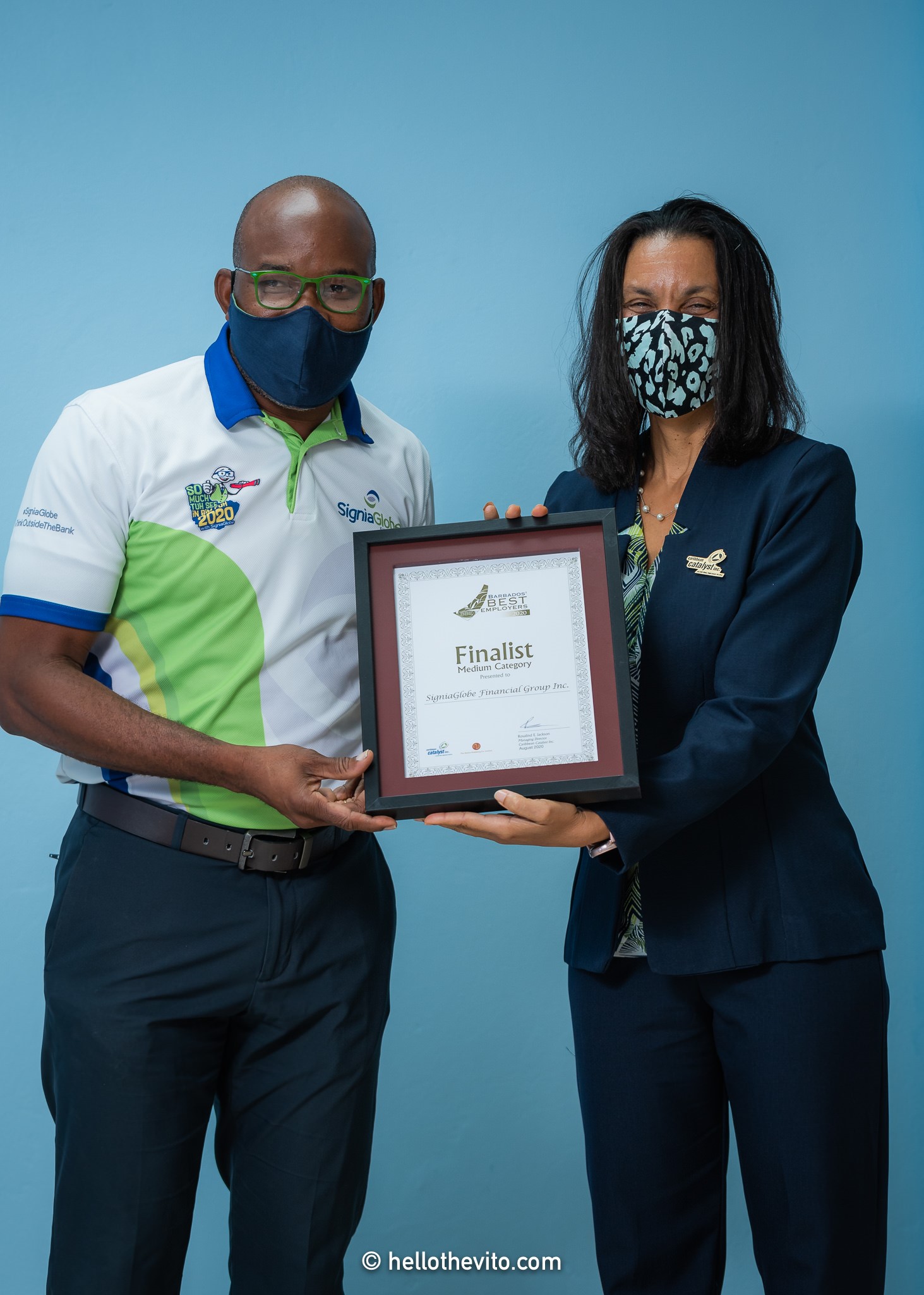 Laura Husbands presenting Paul Ashby at Signia Financial Globe with a Certifcate as one of the Finalist in the Medium Category